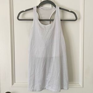 Lululemon tank top with bra 🤍